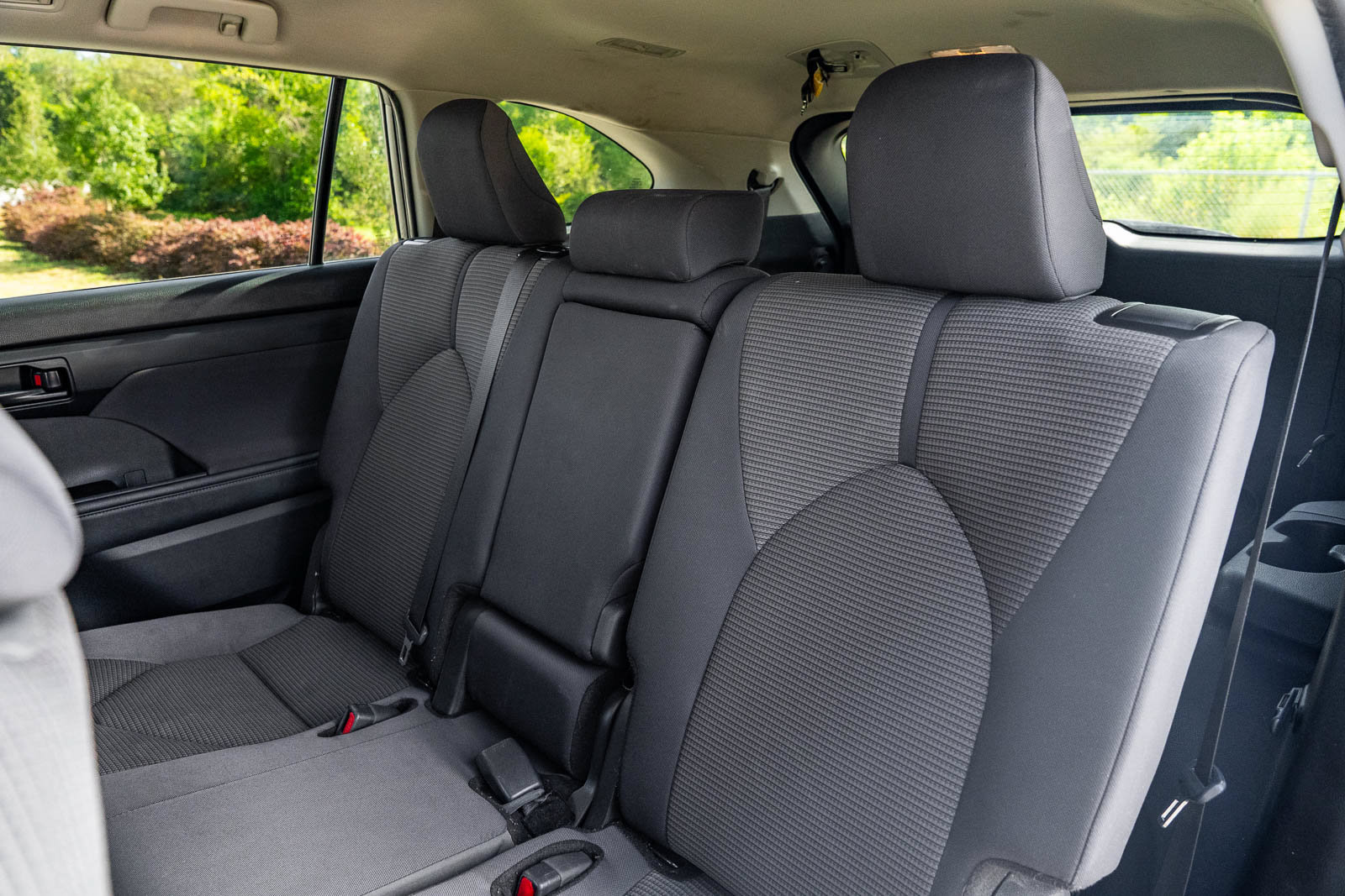 Used 2024 Toyota Highlander LE FWD image 19