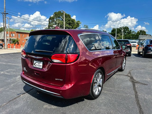 Used 2019 Chrysler Pacifica Limited w/ Tire & Wheel Group FWD image 8