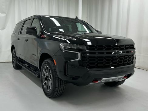 Used 2023 Chevrolet Suburban Z71 w/ Luxury Package image 2