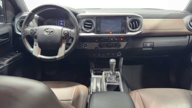 Used 2016 Toyota Tacoma Limited w/ Towing Package RWD image 17