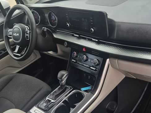 Used 2023 Kia Carnival LX image 18