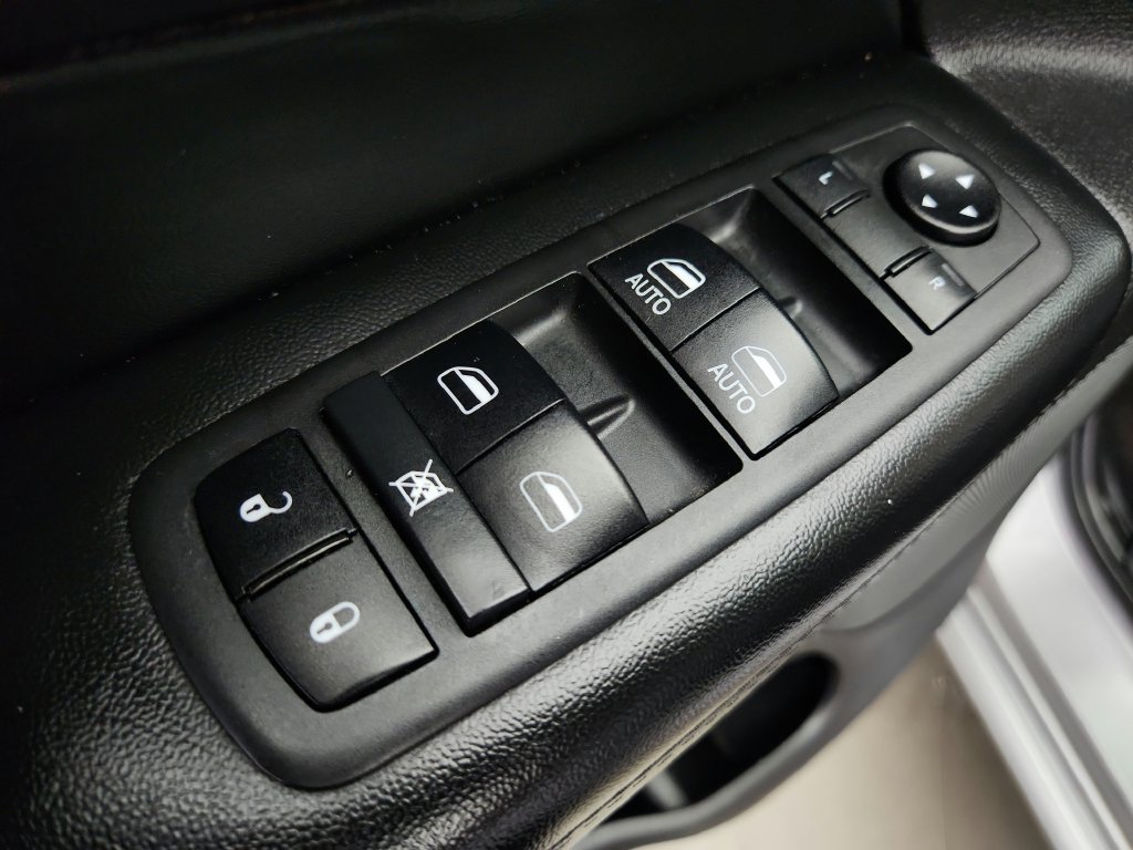 Used 2019 Jeep Grand Cherokee Altitude AWD/4WD image 24