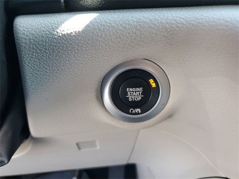 Used 2023 Chrysler Pacifica Limited image 27