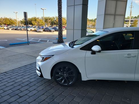 Certified 2025 Toyota Corolla SE image 2