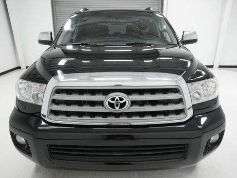 Used 2013 Toyota Sequoia Platinum image 2
