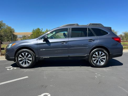 Used 2016 Subaru Outback 2.5i Limited AWD/4WD image 3