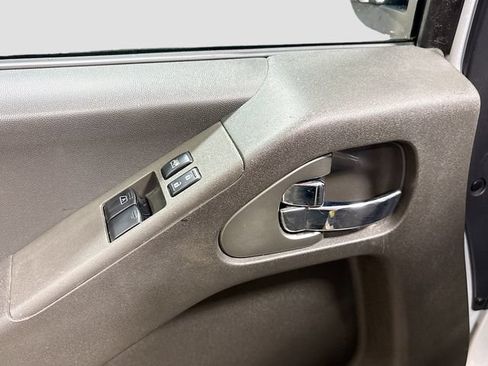 Used 2016 Nissan Frontier SV w/ SV Value Truck Package AWD/4WD image 12