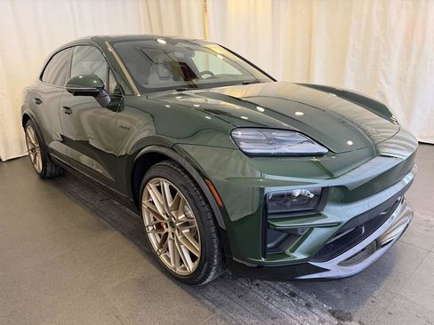 New 2026 Porsche Macan Turbo Electric AWD/4WD image 7