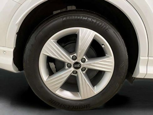 Used 2024 Audi Q4 e-tron Prestige image 30