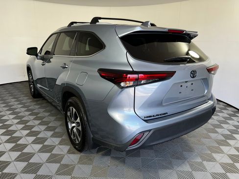 Certified 2024 Toyota Highlander XLE FWD image 7