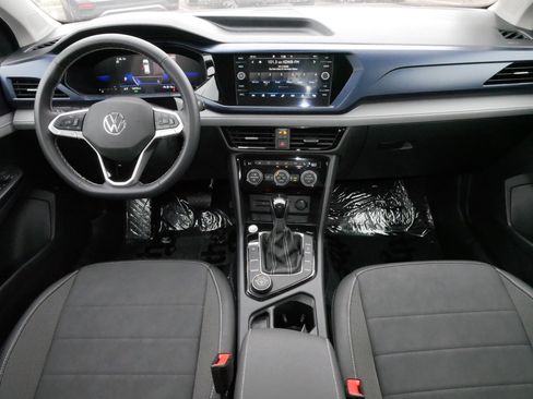 Certified 2024 Volkswagen Taos SE image 10