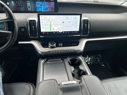 Used 2025 Ford Expedition Max Platinum AWD/4WD image 22