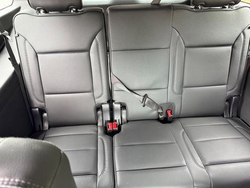 Used 2025 GMC Yukon XL Denali AWD/4WD image 11