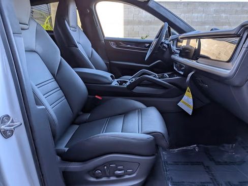 Certified 2025 Porsche Cayenne S AWD/4WD image 24