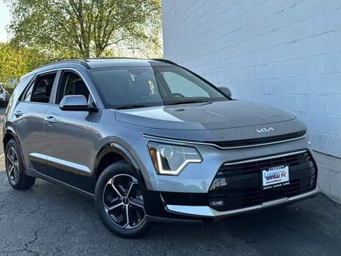 New 2025 Kia Niro SX image 2