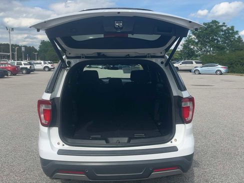 Used 2019 Ford Explorer XLT w/ Equipment Group 201A FWD image 13