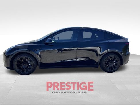 Used 2022 Tesla Model Y Long Range AWD/4WD image 9