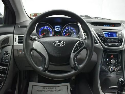 Used 2014 Hyundai Elantra SE FWD image 19