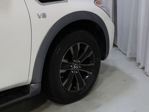 Used 2018 Nissan Armada Platinum w/ Interior Lighting Package image 29