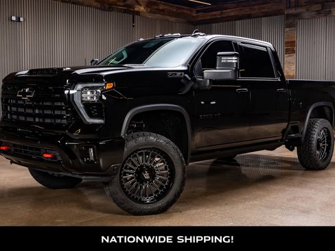 Used 2025 Chevrolet Silverado 2500 LTZ w/ LTZ Plus Package image 4