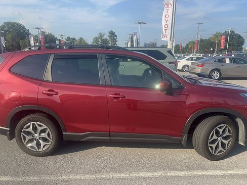 Used 2023 Subaru Forester Premium AWD/4WD image 39