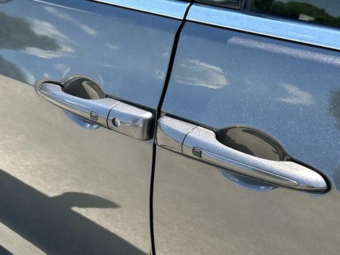 Used 2023 Chrysler Pacifica Touring-L FWD image 20