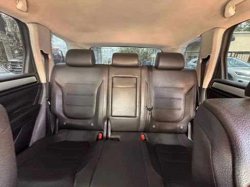 Used 2014 Volkswagen Touareg Sport AWD/4WD image 15