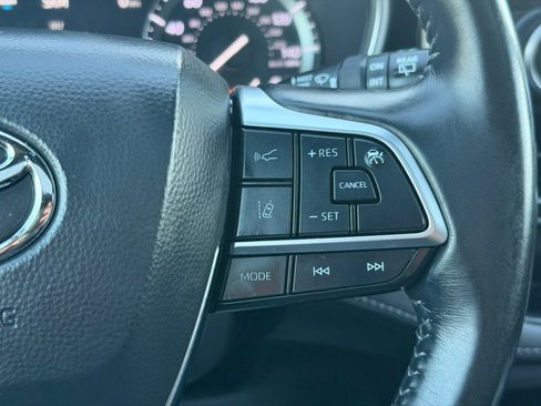 Used 2021 Toyota Highlander XSE image 22
