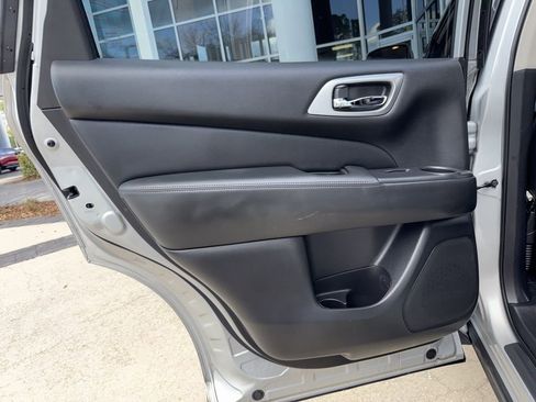 Used 2020 Nissan Pathfinder S FWD image 20