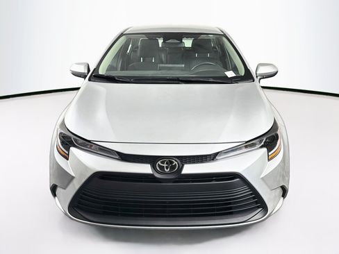 Used 2026 Toyota Corolla LE FWD image 2