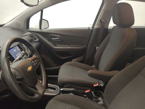Used 2020 Chevrolet Trax LS FWD image 17
