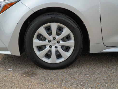 Used 2023 Toyota Corolla LE FWD image 10