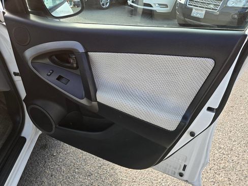 Used 2012 Toyota RAV4 EV image 32