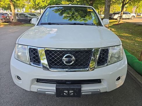 Used 2010 Nissan Pathfinder LE w/ Navigation Pkg AWD/4WD image 3