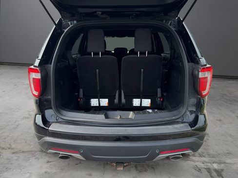 Used 2018 Ford Explorer XLT AWD/4WD image 13