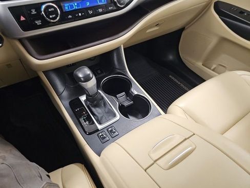 Used 2014 Toyota Highlander XLE image 21