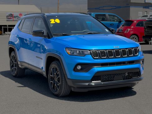 Used 2024 Jeep Compass Latitude w/ Convenience Group image 7