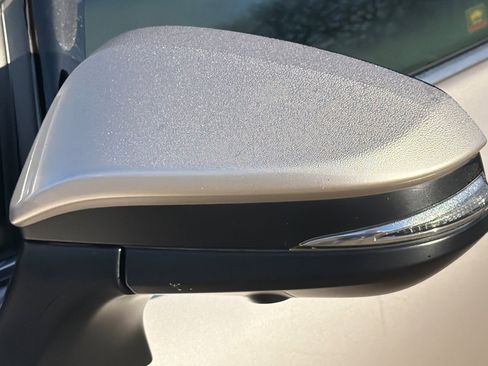 Used 2021 Toyota Venza Limited image 53