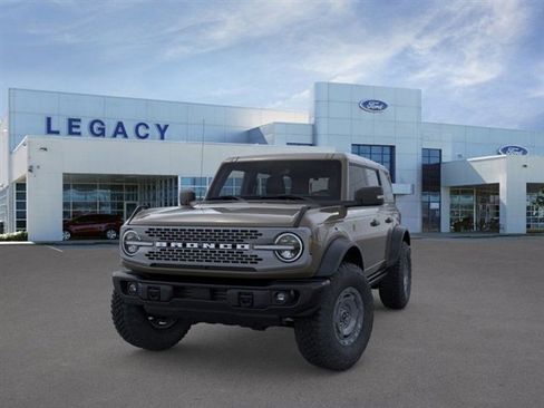 New 2025 Ford Bronco Badlands image 2