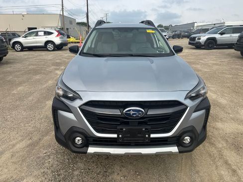 Used 2024 Subaru Outback Limited AWD/4WD image 10