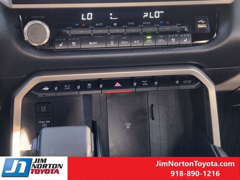 Used 2025 Toyota Tundra Limited image 21