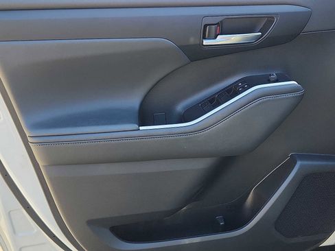 Used 2022 Toyota Highlander XSE image 12