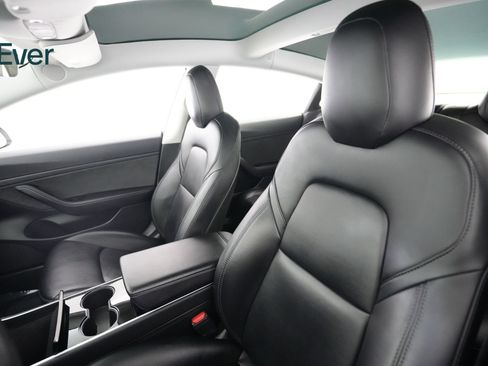 Used 2020 Tesla Model 3 Standard Range RWD image 4