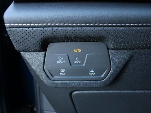 Used 2025 Volkswagen Atlas Cross Sport SE image 10