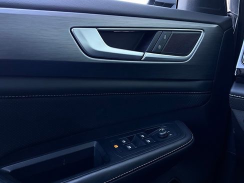 Used 2025 Volkswagen Atlas Cross Sport SE image 21