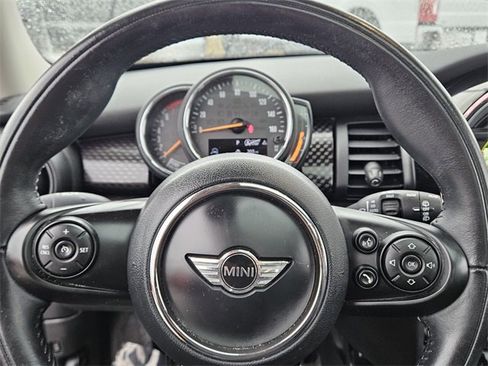 Used 2018 MINI Cooper S image 22