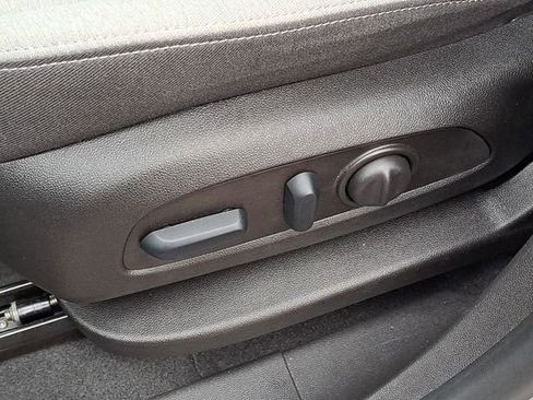 Used 2023 Chevrolet Equinox LT image 22