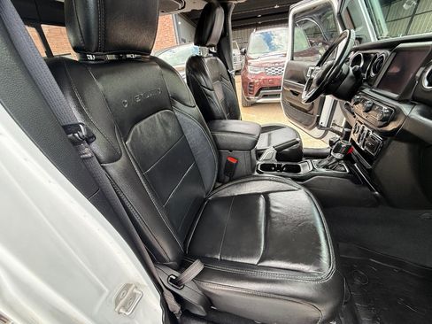 Used 2022 Jeep Gladiator Overland w/ Popular Equipment Package AWD/4WD image 18