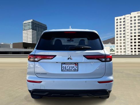 Used 2022 Mitsubishi Outlander ES image 4