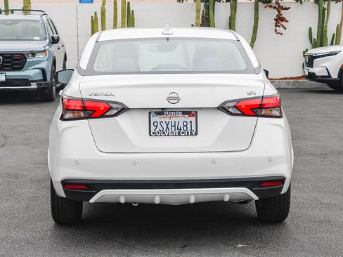 Used 2021 Nissan Versa SV FWD image 8
